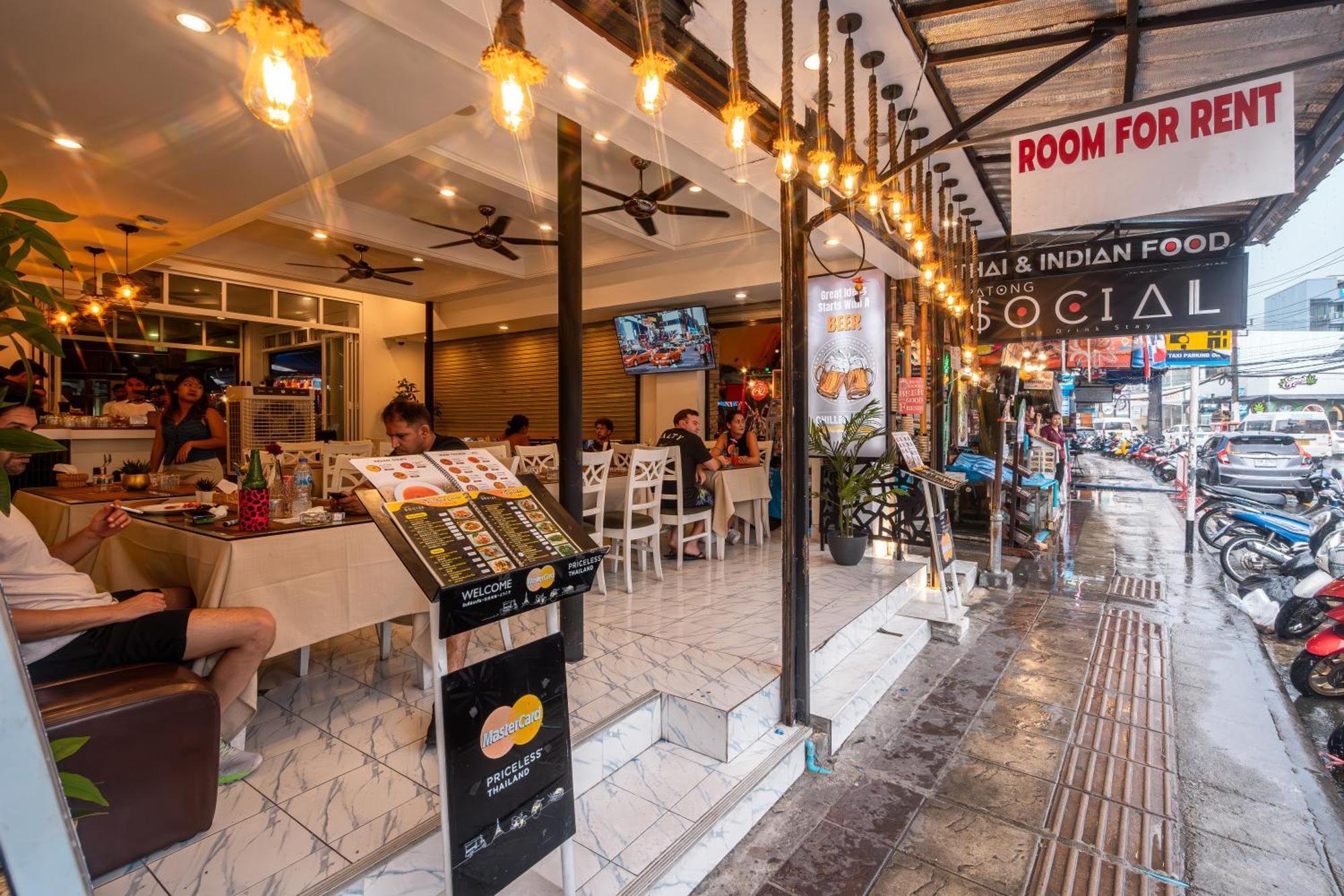 Patong Social Hotel & Restaurant Extérieur photo