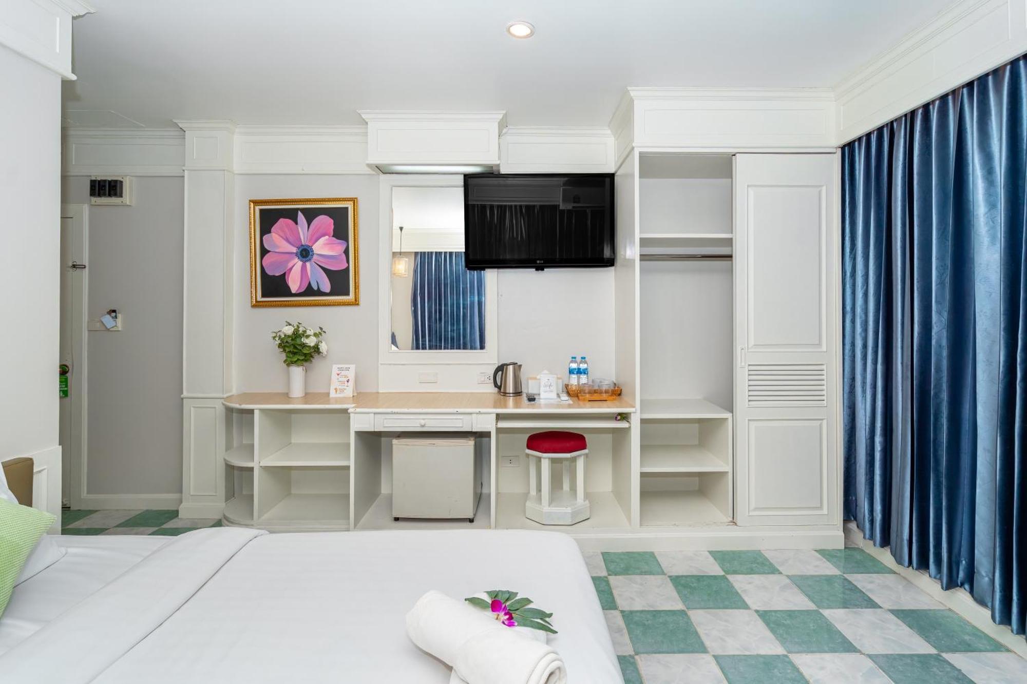 Patong Social Hotel & Restaurant Extérieur photo