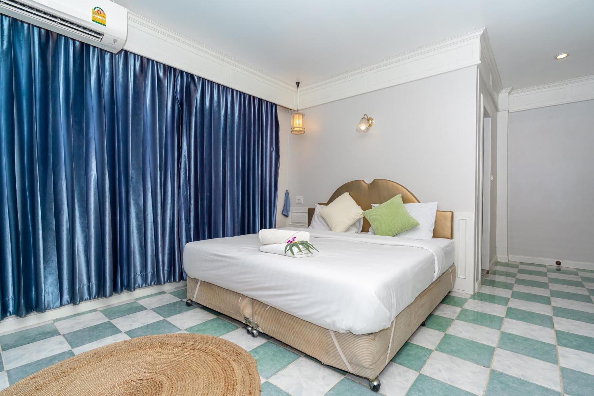 Patong Social Hotel & Restaurant Extérieur photo