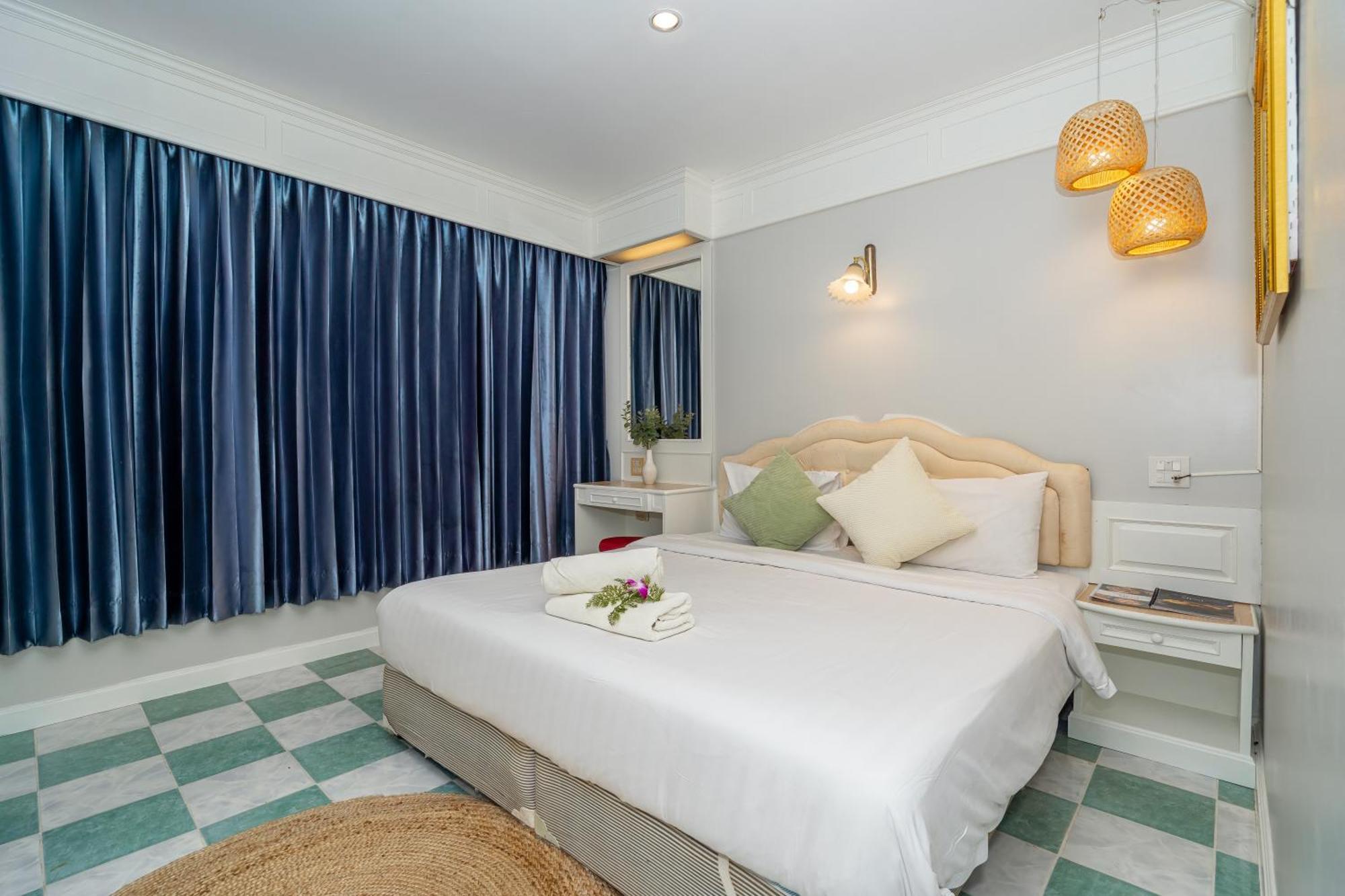 Patong Social Hotel & Restaurant Extérieur photo