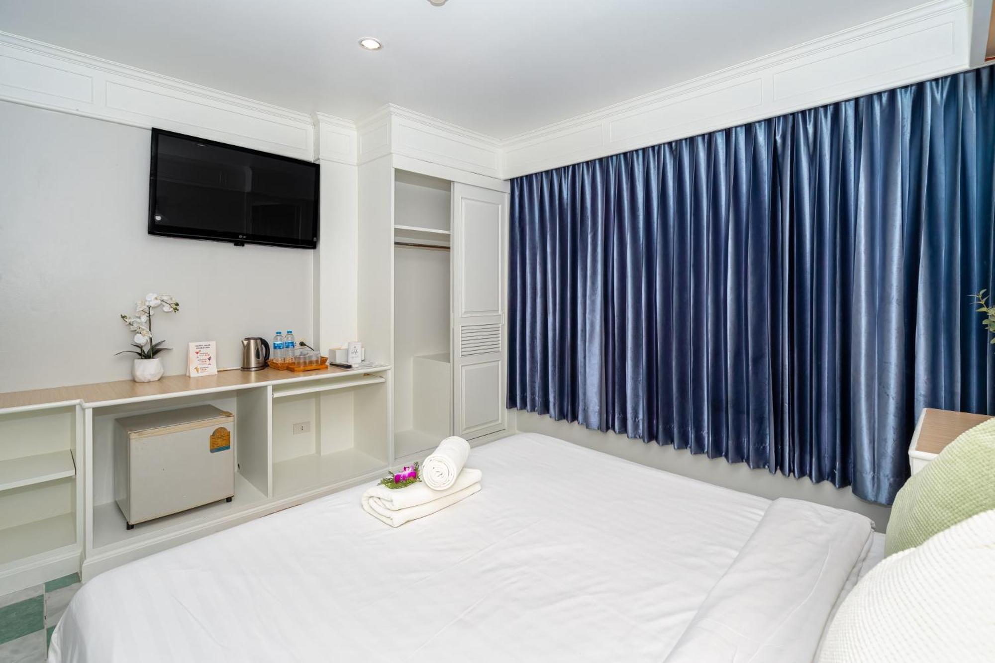 Patong Social Hotel & Restaurant Extérieur photo