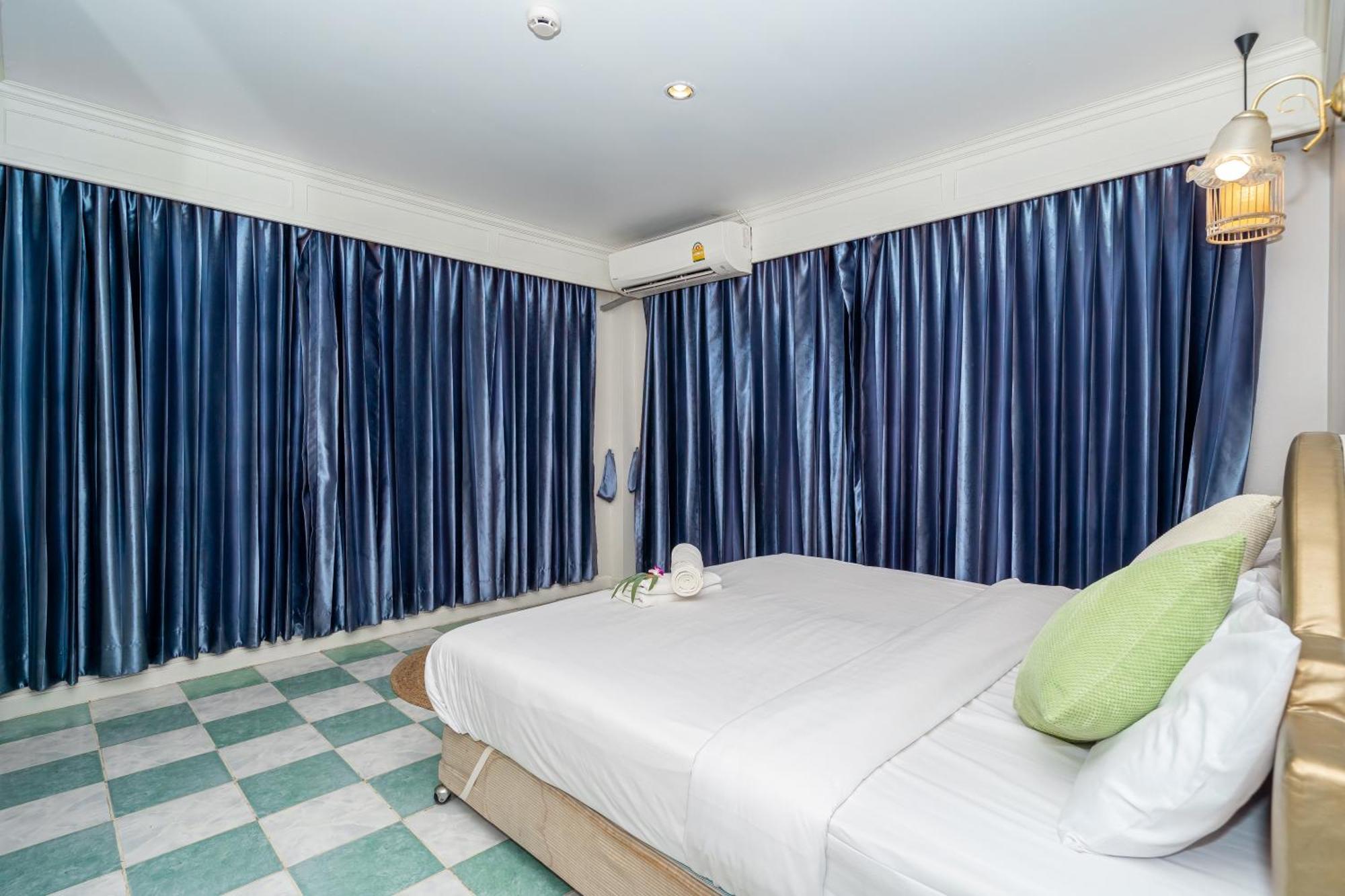 Patong Social Hotel & Restaurant Extérieur photo